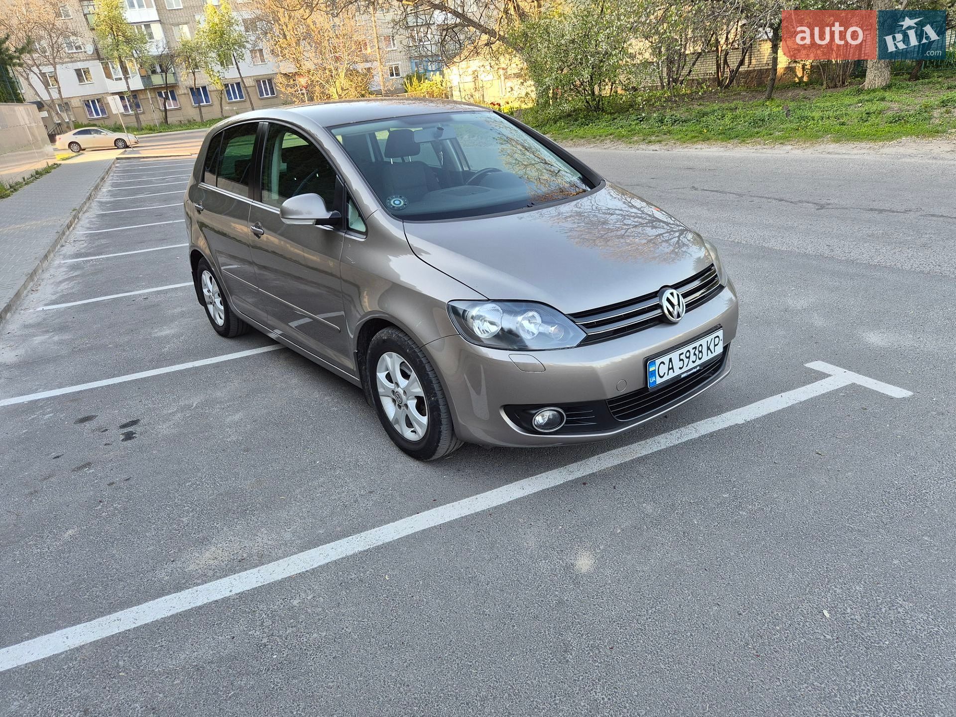 VOLKSWAGEN GOLF PLUS 2010