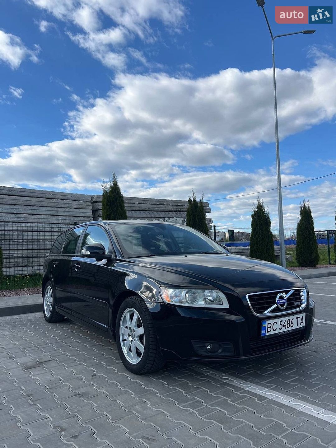 Головне фото звіту автомобіля VOLVO V50 2010