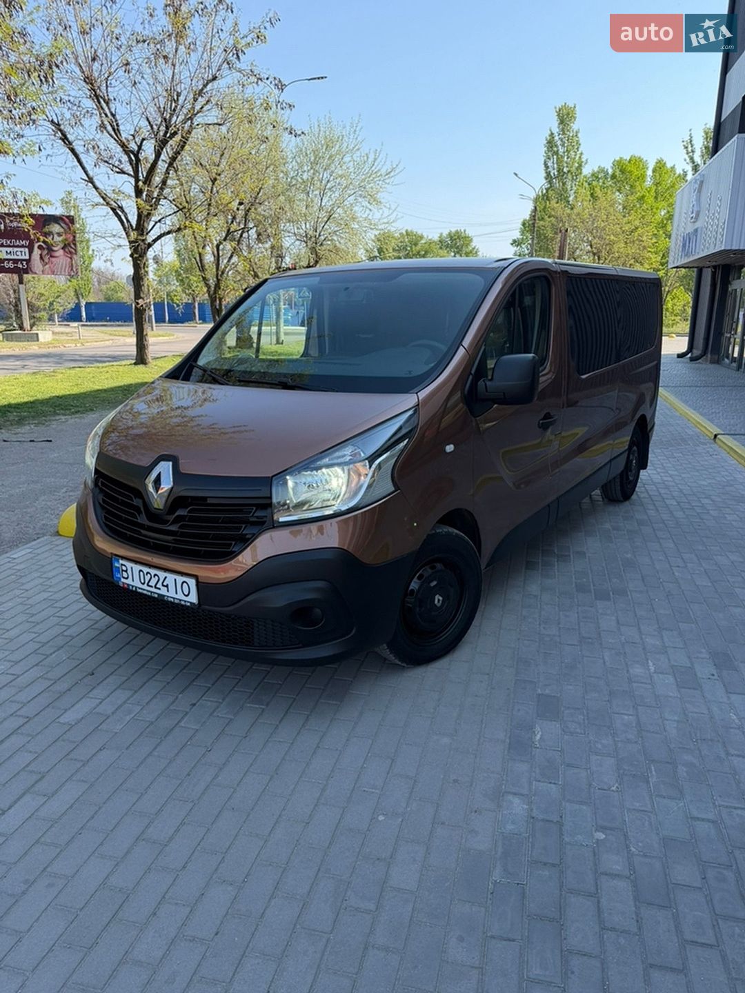 RENAULT TRAFIC 2015