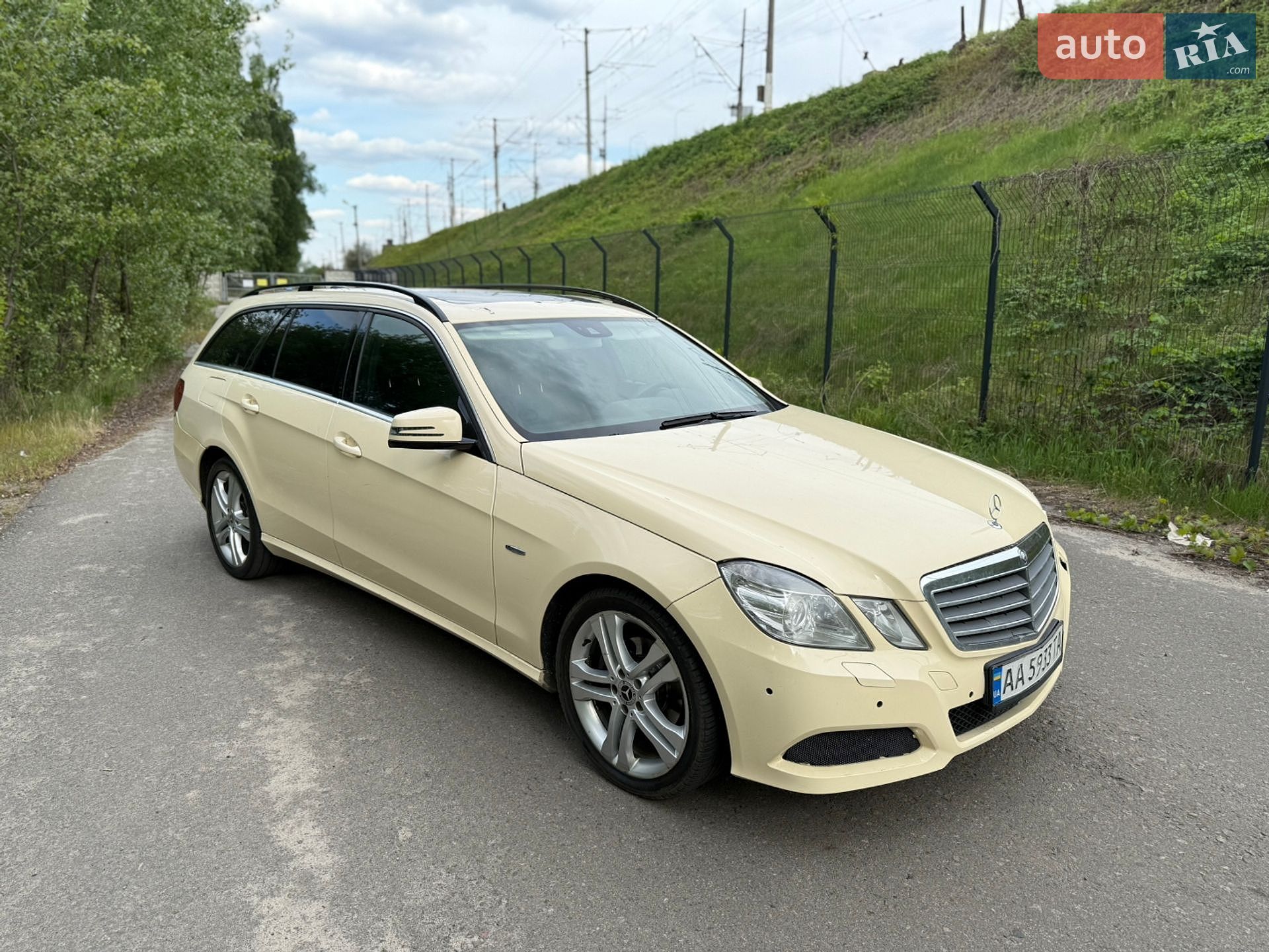 Головне фото звіту автомобіля MERCEDES-BENZ E 200 CDI 2012