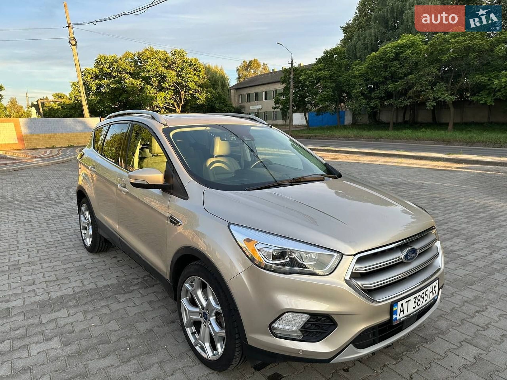Головне фото звіту автомобіля FORD ESCAPE 2016