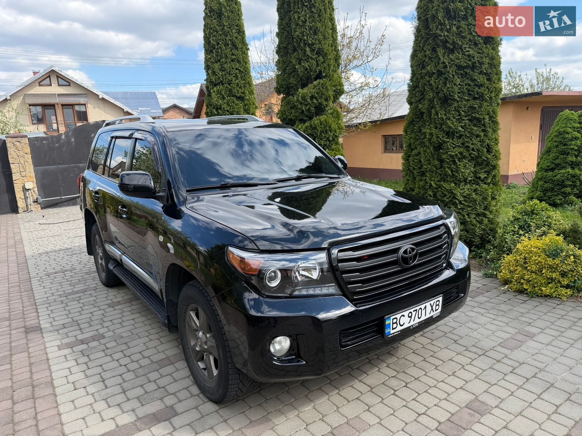 TOYOTA LAND CRUISER