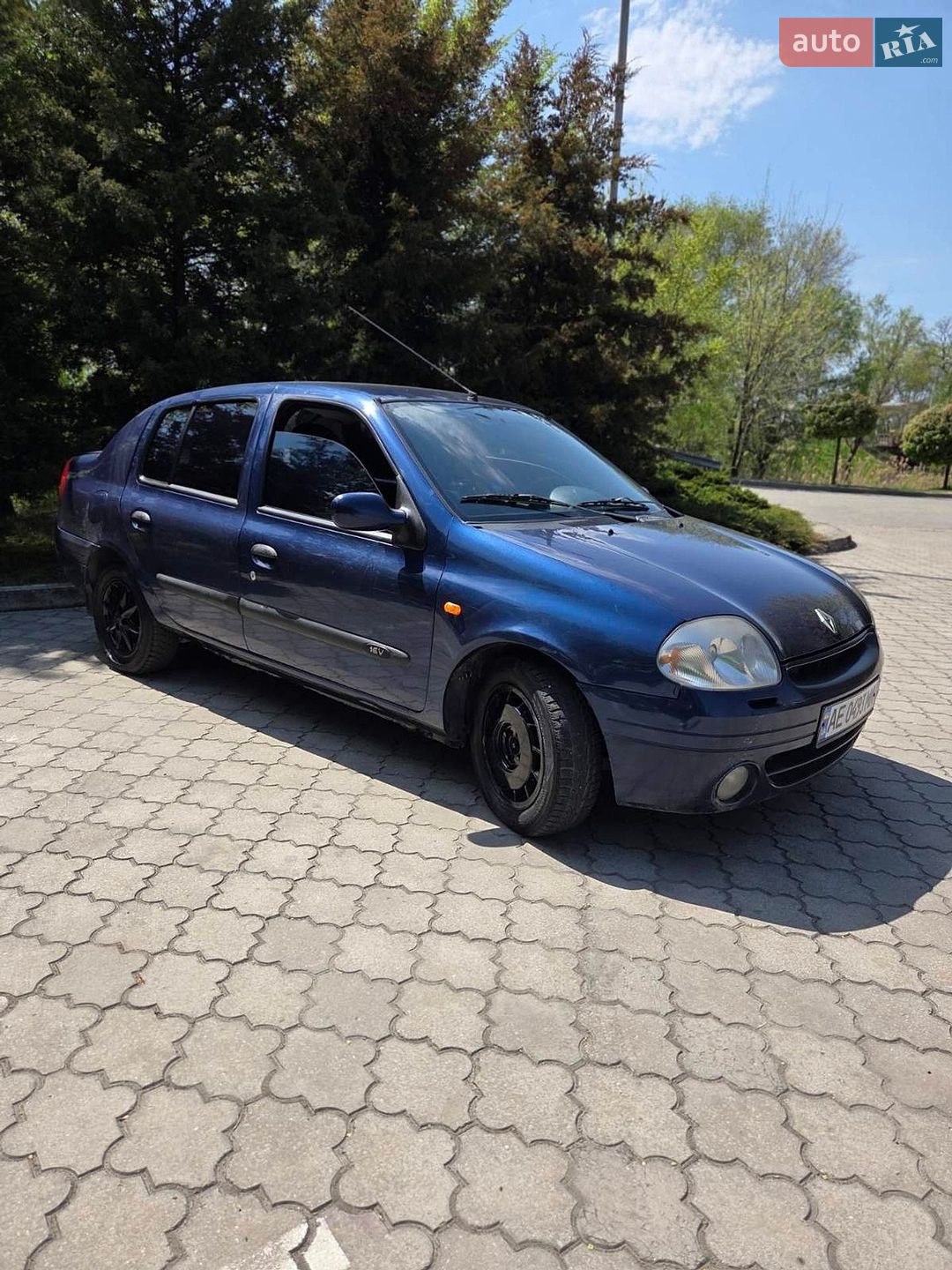 RENAULT CLIO 2001