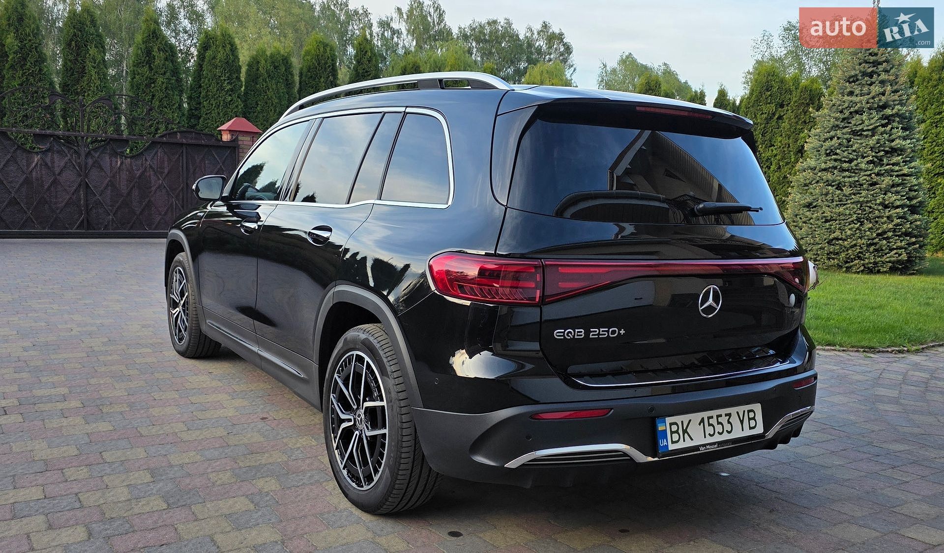 MERCEDES-BENZ EQB 250+ 2024