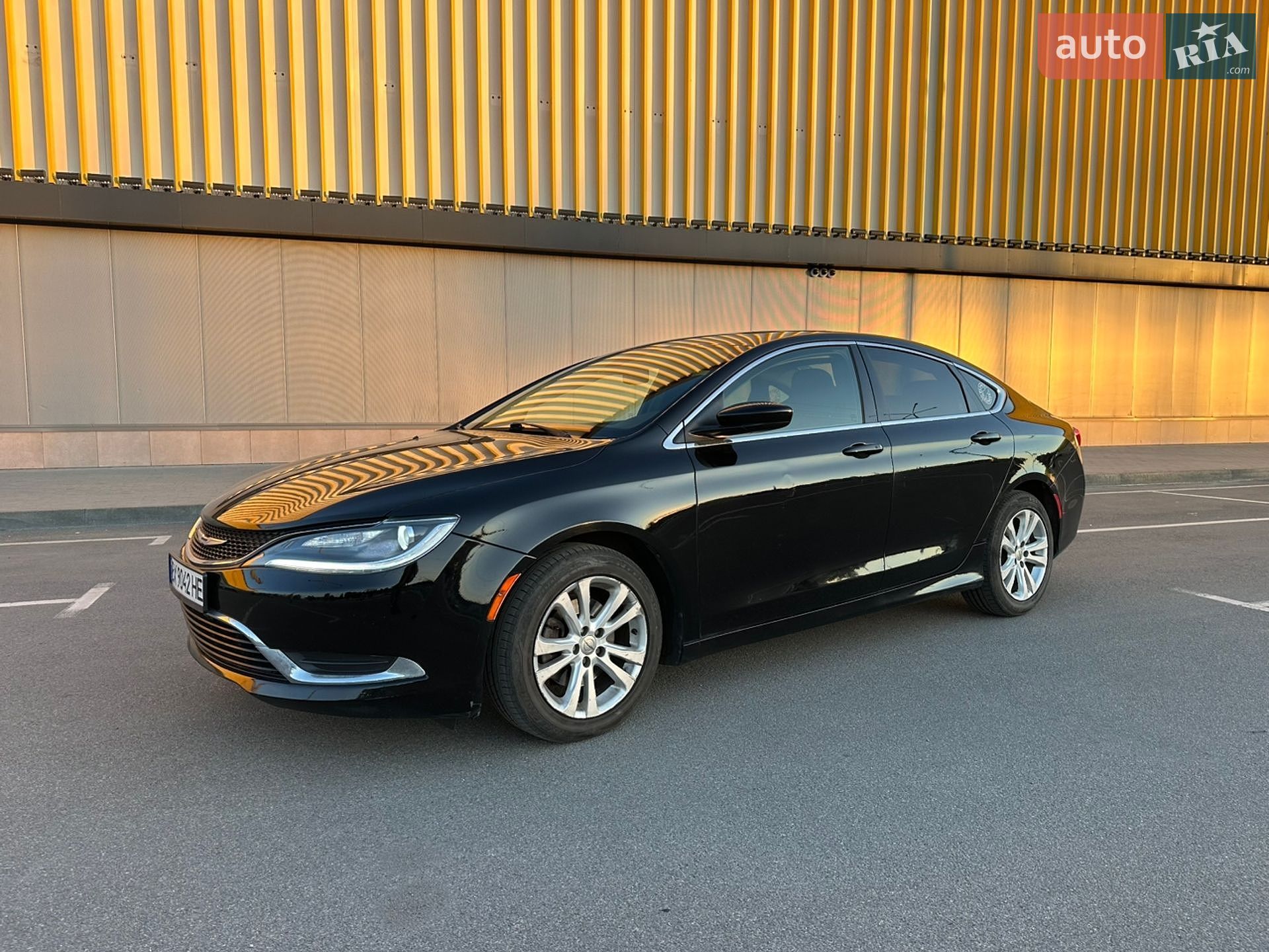Головне фото звіту автомобіля CHRYSLER 200 2015