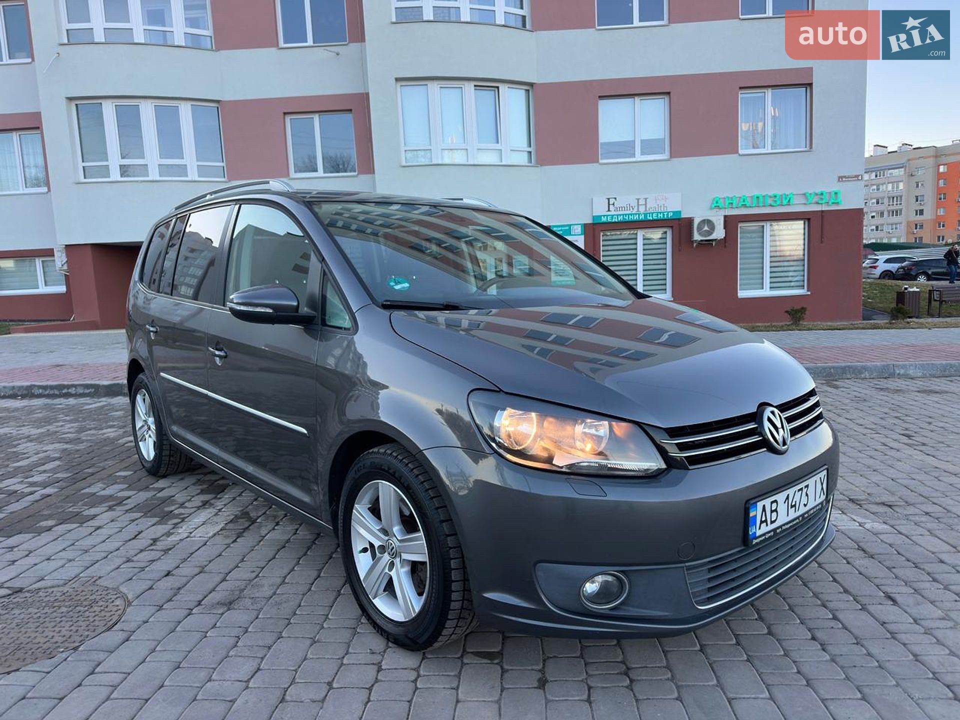 VOLKSWAGEN TOURAN 2010