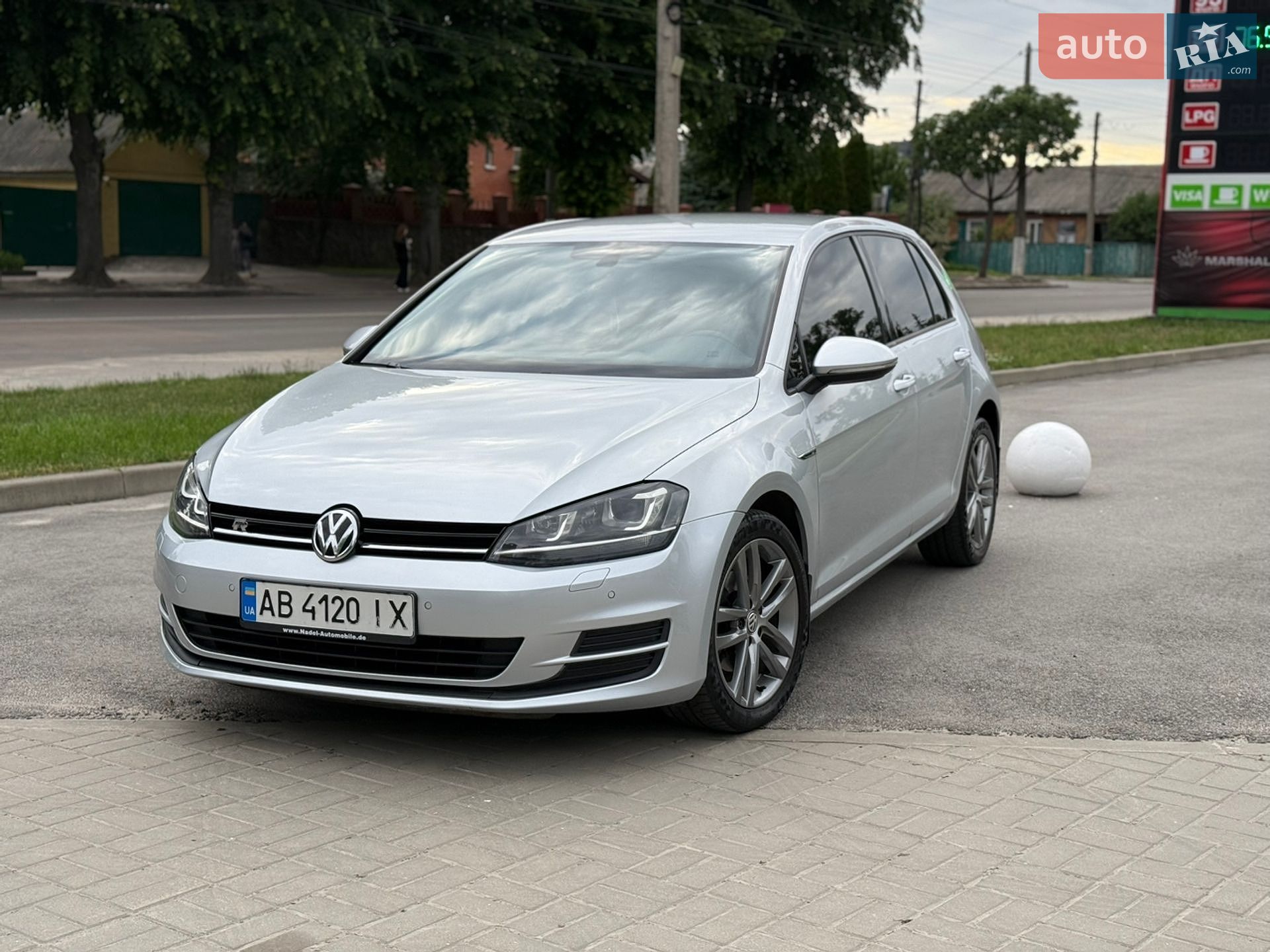 VOLKSWAGEN GOLF 2016