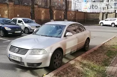 Volkswagen Passat 2004 - пробіг 330 тис. км