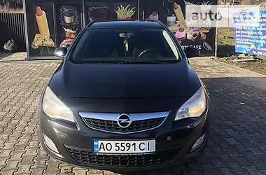 Opel Astra 2012 - пробіг 215 тис. км