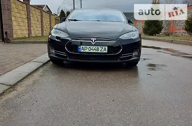 Tesla Model S 2015 - пробіг 177 тис. км