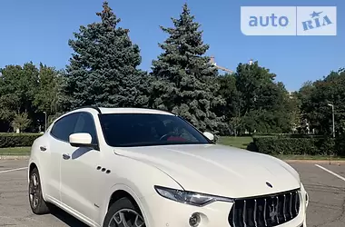 Maserati Levante 2018 - пробег 15 тыс. км