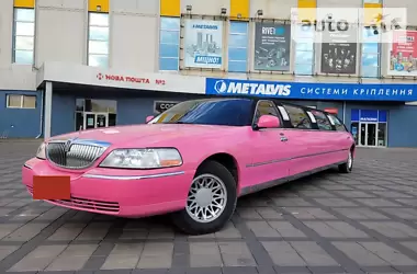 Lincoln Town Car 2001 - пробег 300 тыс. км