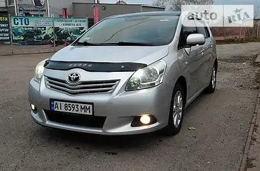 Toyota Verso 2010 - пробег 247 тыс. км