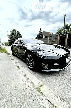 Tesla Model S 60 2013 - пробег 267 тыс. км