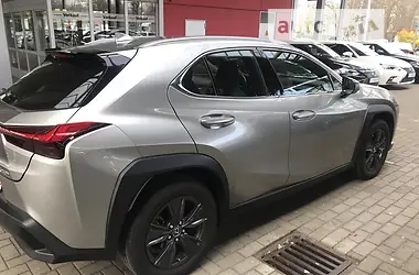 Lexus UX 2019 - пробег 44 тыс. км