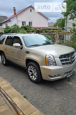 Cadillac Escalade Platinum 2013 - пробег 30 тыс. км