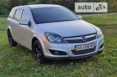 Opel Astra 2013 - пробіг 222 тис. км