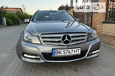 Mercedes-Benz C-Class 2011 - пробіг 200 тис. км