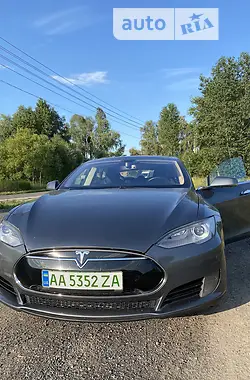 Tesla Model S 2013 - пробіг 154 тис. км