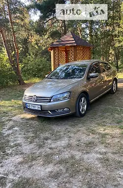 Volkswagen Passat 2013 - пробіг 280 тис. км