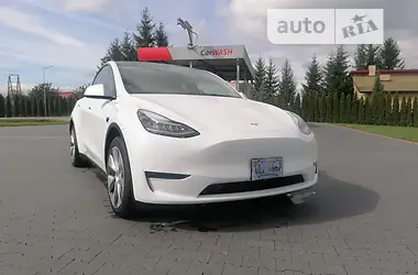Tesla Model Y 2021 - пробіг 11 тис. км
