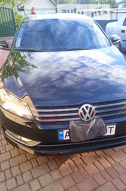 Volkswagen Passat 2011 - пробег 243 тыс. км