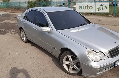 Mercedes-Benz C-Class 2003 - пробег 274 тыс. км