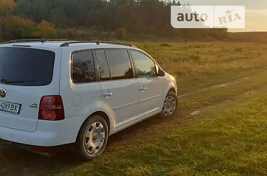 Volkswagen Touran 2009 - пробіг 220 тис. км