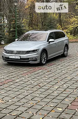 Volkswagen Passat 2018 - пробіг 175 тис. км