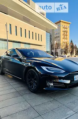 Tesla Model S 75D 2018 - пробіг 75 тис. км