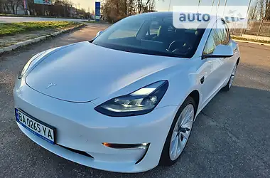 Tesla Model 3 DUAL MOTOR 82 KW 2021 - пробіг 8 тис. км