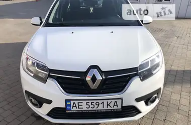 Renault Logan 2018 - пробіг 102 тис. км