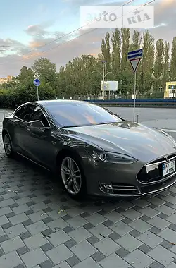 Tesla Model S 85D 2015 - пробіг 150 тис. км