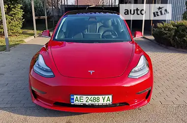 Tesla Model 3 Performance 2019 - пробіг 10 тис. км