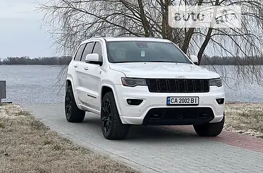 Jeep Grand Cherokee Overland 2016 - пробег 140 тыс. км