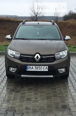 Renault Sandero StepWay  2019 - пробег 58 тыс. км