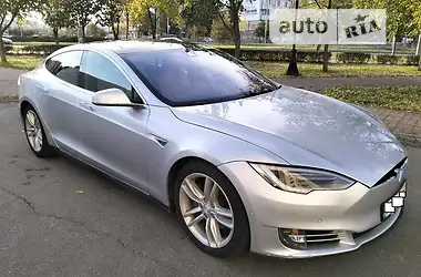 Tesla Model S 2016 - пробег 228 тыс. км