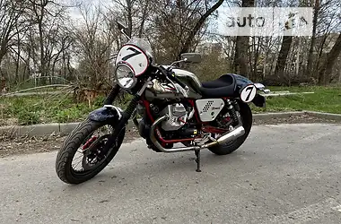 Moto Guzzi V7 Racer 2011 - пробег 23 тыс. км