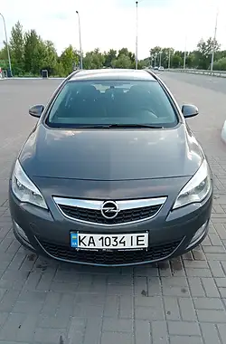 Opel Astra 2012 - пробіг 214 тис. км