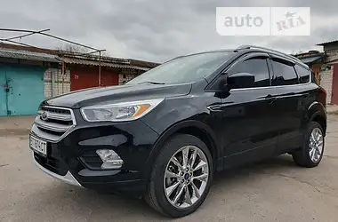 Ford Escape 2019 - пробег 33 тыс. км