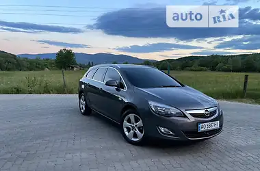 Opel Astra 2011 - пробіг 225 тис. км