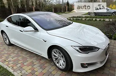 Tesla Model S 2017 - пробіг 65 тис. км
