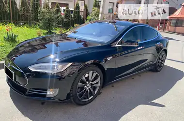 Tesla Model S 2014 - пробег 96 тыс. км
