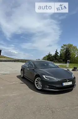 Tesla Model S 2017 - пробіг 175 тис. км