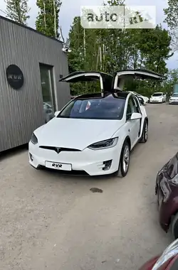 Tesla Model X 2016 - пробег 271 тыс. км