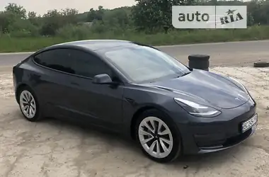 Tesla Model 3 2021 - пробіг 15 тис. км