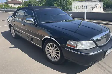 Lincoln Town Car 2005 - пробег 165 тыс. км