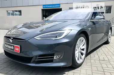 Tesla Model S 2016 - пробіг 90 тис. км