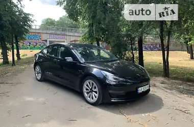 Tesla Model 3 2021 - пробіг 3 тис. км