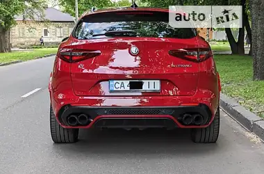 Alfa Romeo Stelvio Quadrifoglio 2018 - пробіг 32 тис. км